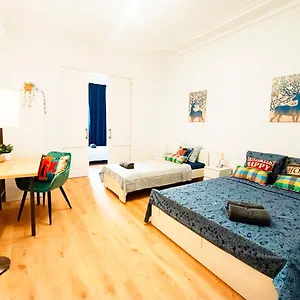  Hostel By Born & Gothic